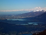 10 Dal Pertus i laghi di Annone e Pusiano e il Monte Rosa